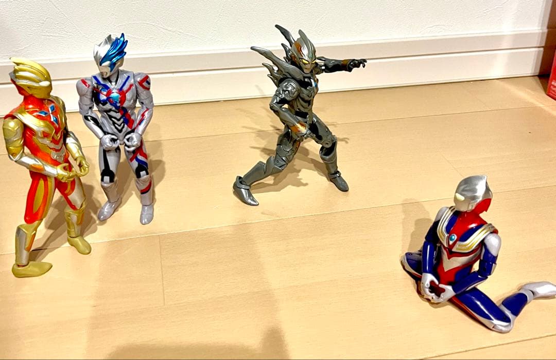 仲良しウルトラマン4人組み アクションフィギュア
