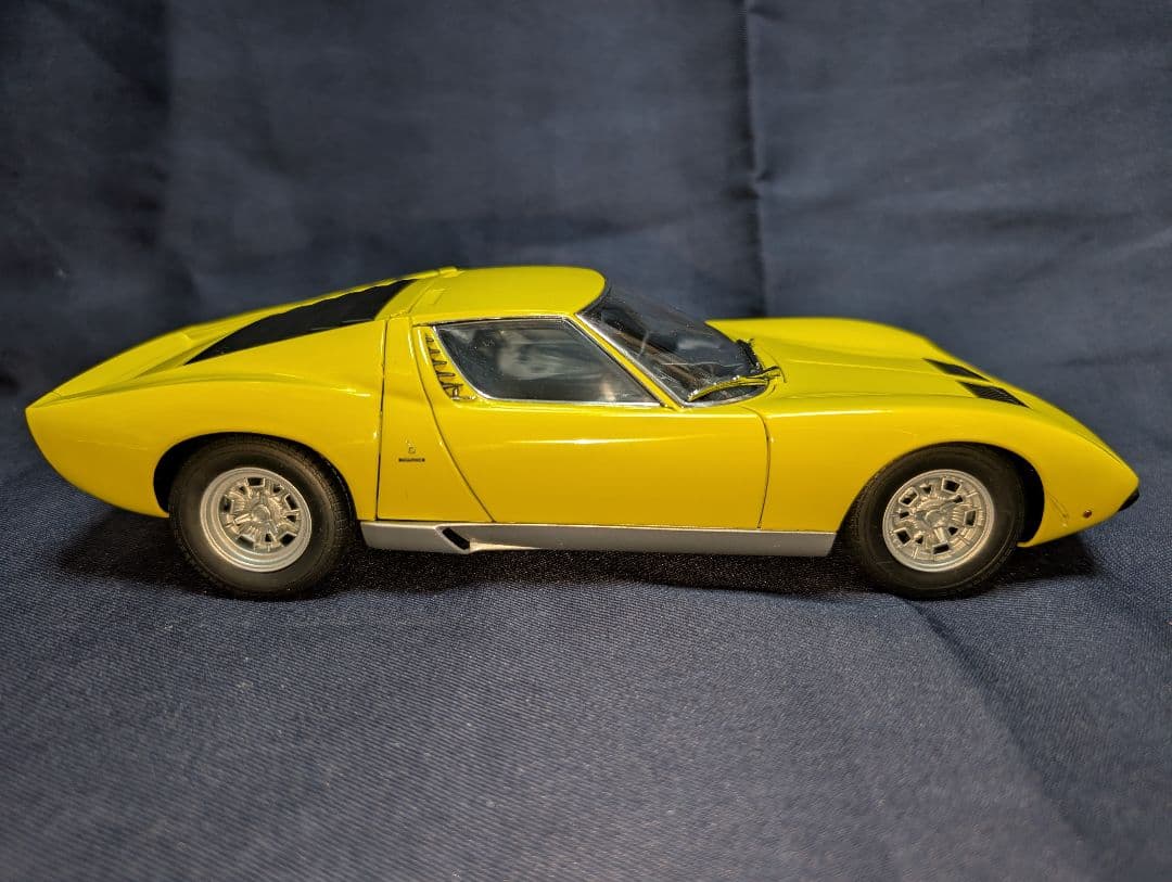オートアート1/18ランボルギーニミウラSVイエロー