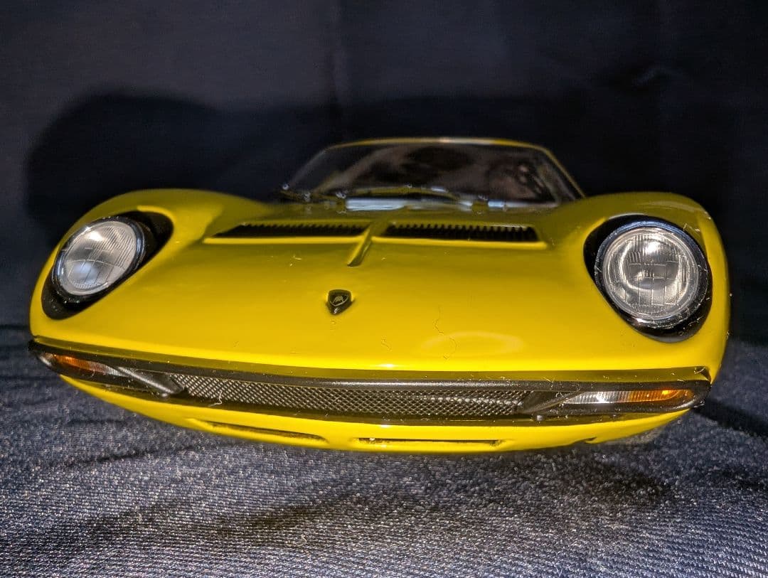 オートアート1/18ランボルギーニミウラSVイエロー