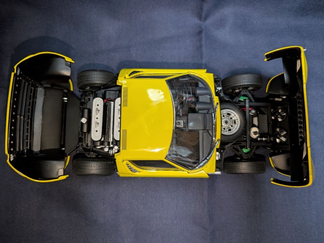 オートアート1/18ランボルギーニミウラSVイエロー