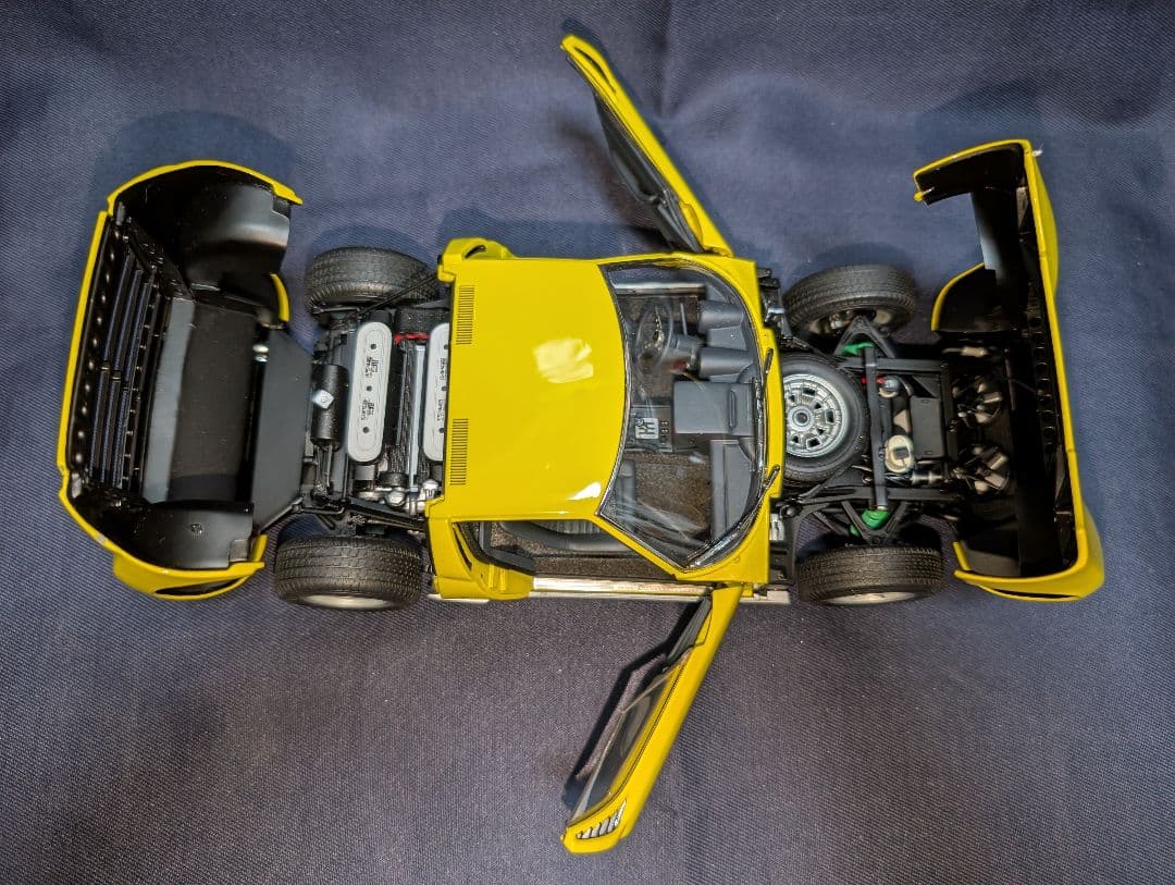 オートアート1/18ランボルギーニミウラSVイエロー