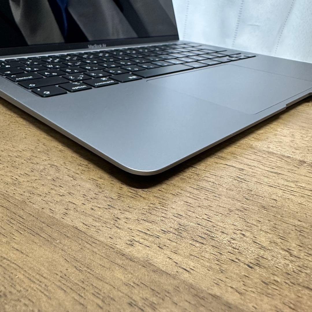 美品:MacBookAir M1 16GB 1TB 充放電105回 BAT93％