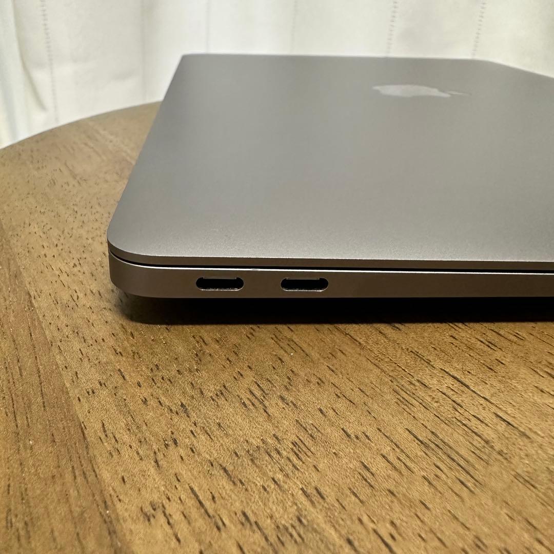 美品:MacBookAir M1 16GB 1TB 充放電105回 BAT93％