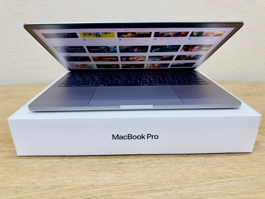 美品MacBook Pro【MacOS2022年／新品バッテリー／Office付