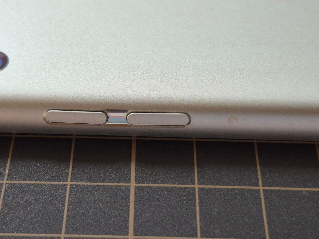 iPad mini (第4世代) Wi-Fiモデル 16GB シルバー