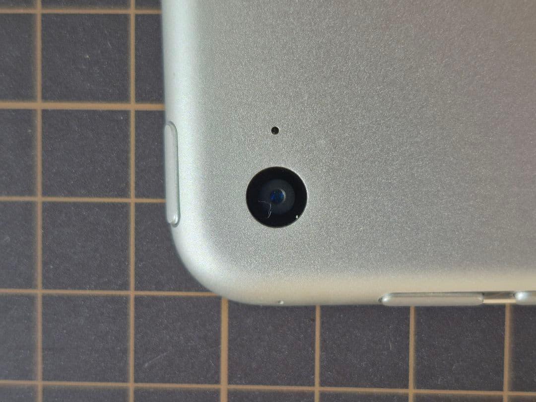 iPad mini (第4世代) Wi-Fiモデル 16GB シルバー