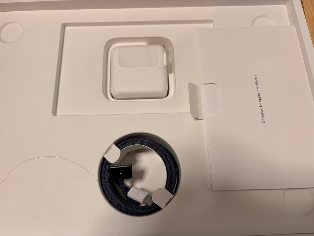 【超美品】 M4 MacBook Air 13インチ 16GB 256GB