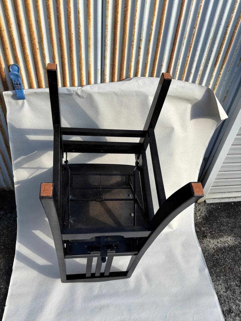 背もたれ付ピアノ椅子　足部フェルト付き　座面新品比較的きれい