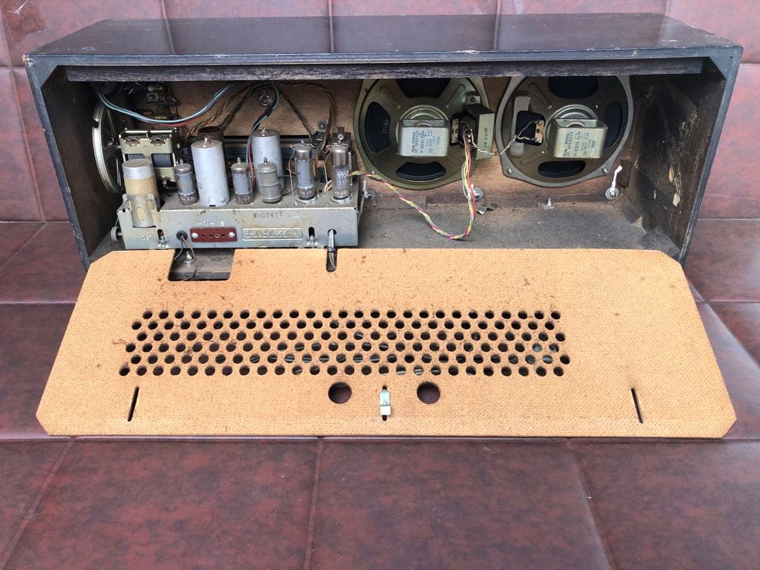 昭和レトロ　真空管　ラジオ　アンティーク(J 1)