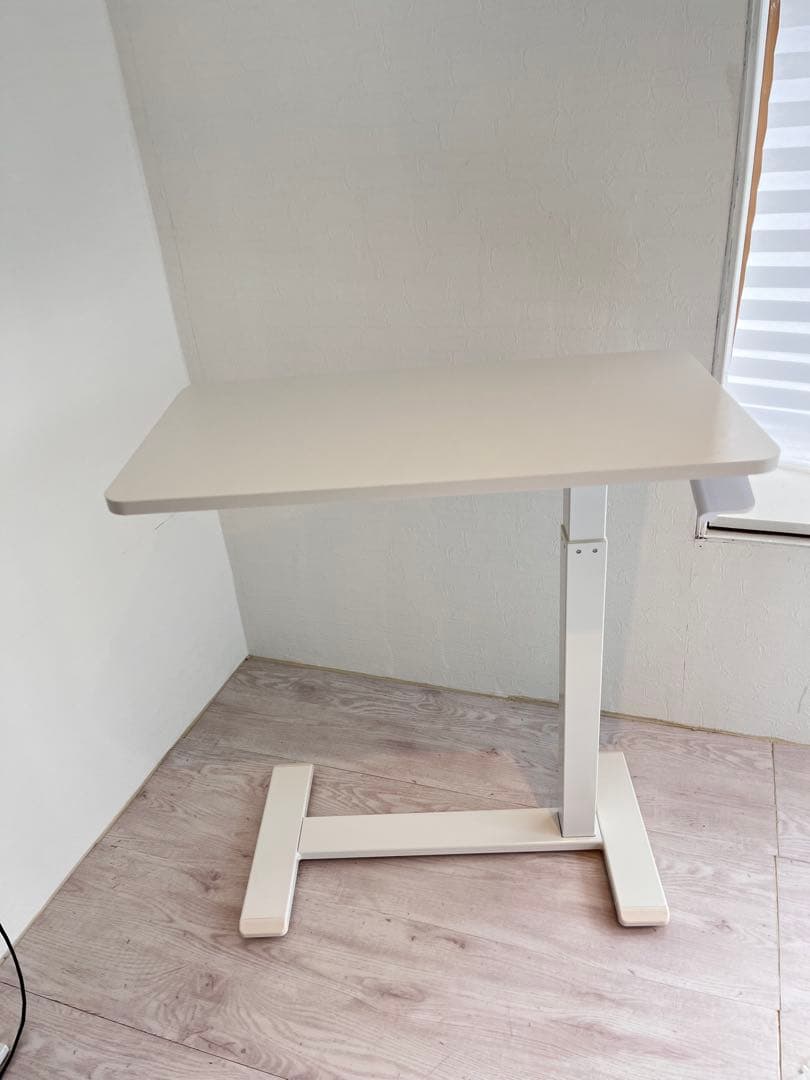 IKEA BOLLSIDAN 昇降式テーブル