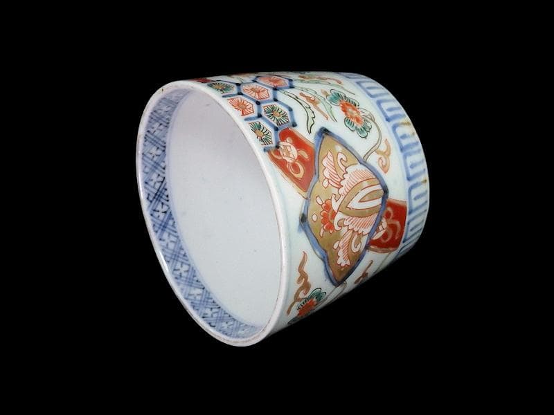 古伊万里　花に七宝紋　菊花四方襷紋に鳳凰の図　蕎麦猪口　E209AS-CXg