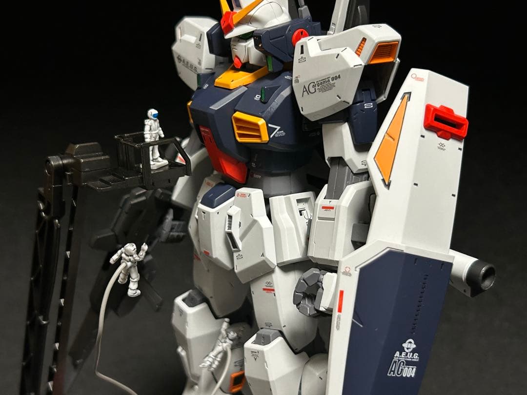 MGガンダムMK2 バージョン2塗装完成品　デッキクルー台座付き