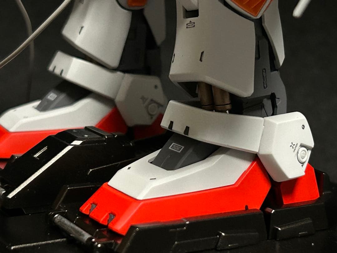 MGガンダムMK2 バージョン2塗装完成品　デッキクルー台座付き