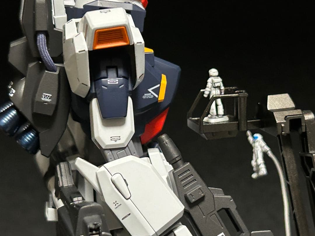 MGガンダムMK2 バージョン2塗装完成品　デッキクルー台座付き