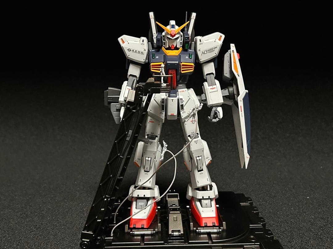 MGガンダムMK2 バージョン2塗装完成品　デッキクルー台座付き
