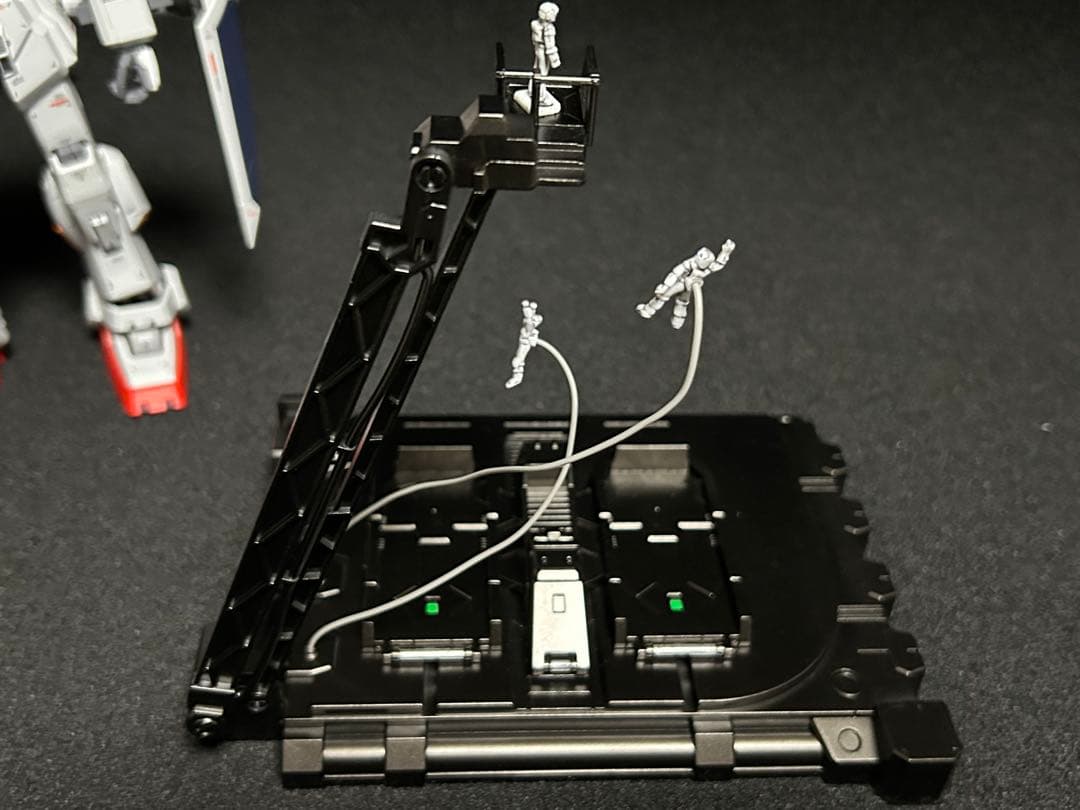 MGガンダムMK2 バージョン2塗装完成品　デッキクルー台座付き