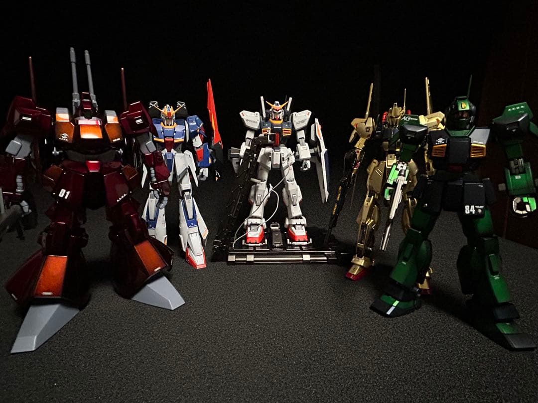 MGガンダムMK2 バージョン2塗装完成品　デッキクルー台座付き