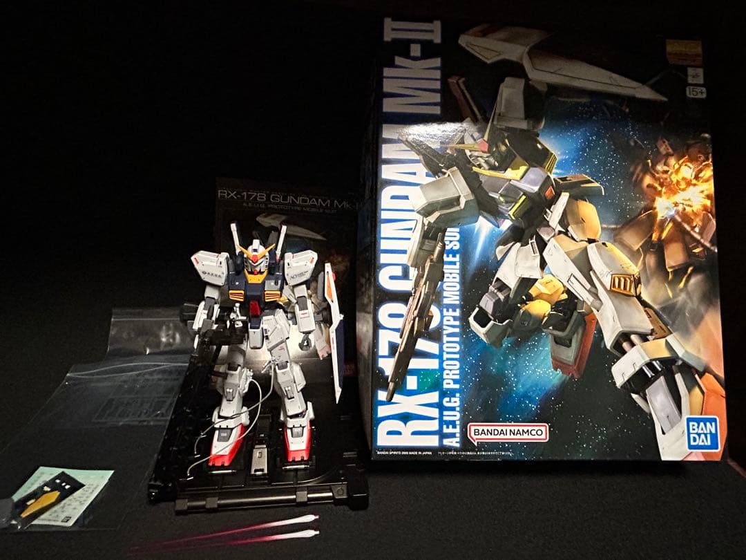 MGガンダムMK2 バージョン2塗装完成品　デッキクルー台座付き