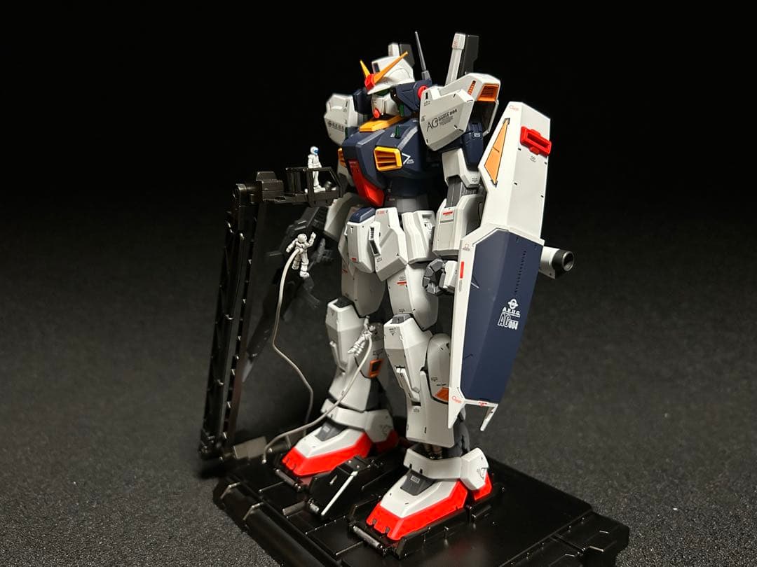 MGガンダムMK2 バージョン2塗装完成品　デッキクルー台座付き