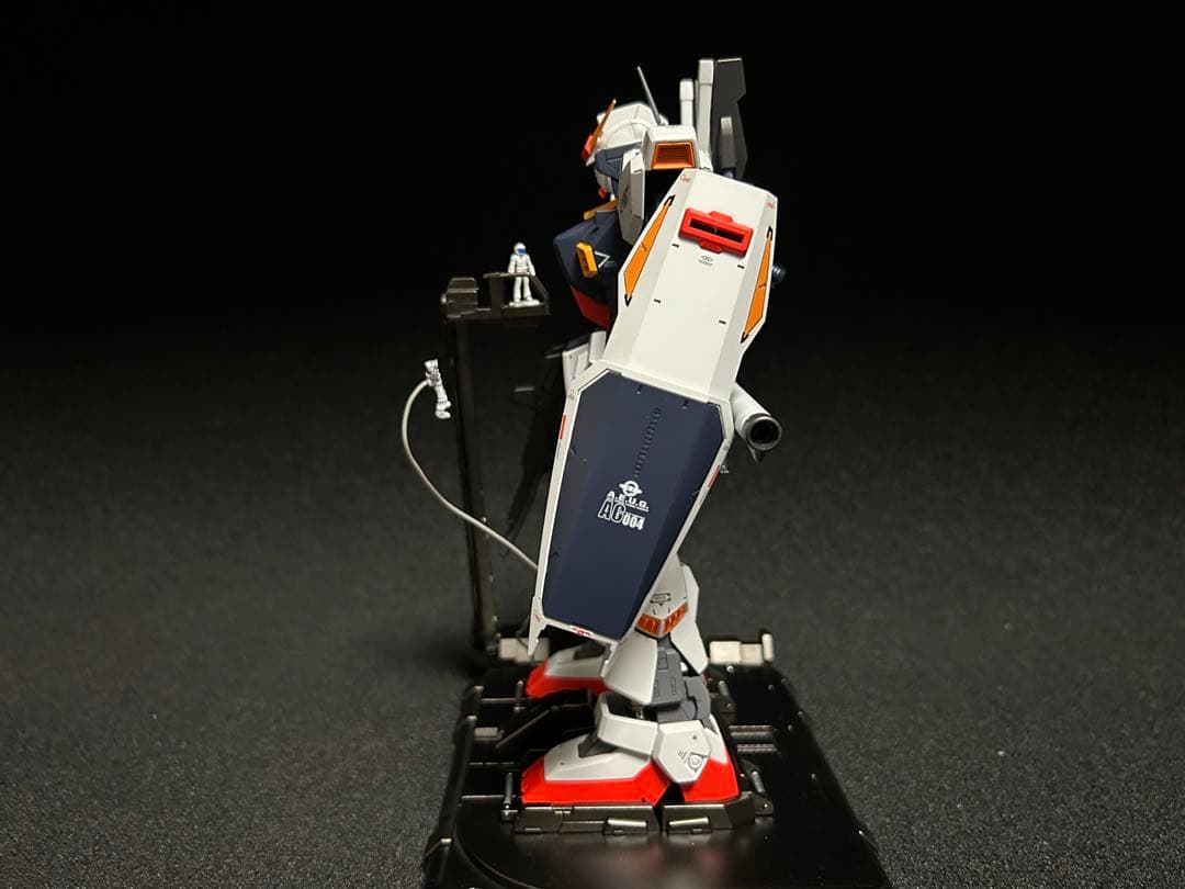 MGガンダムMK2 バージョン2塗装完成品　デッキクルー台座付き