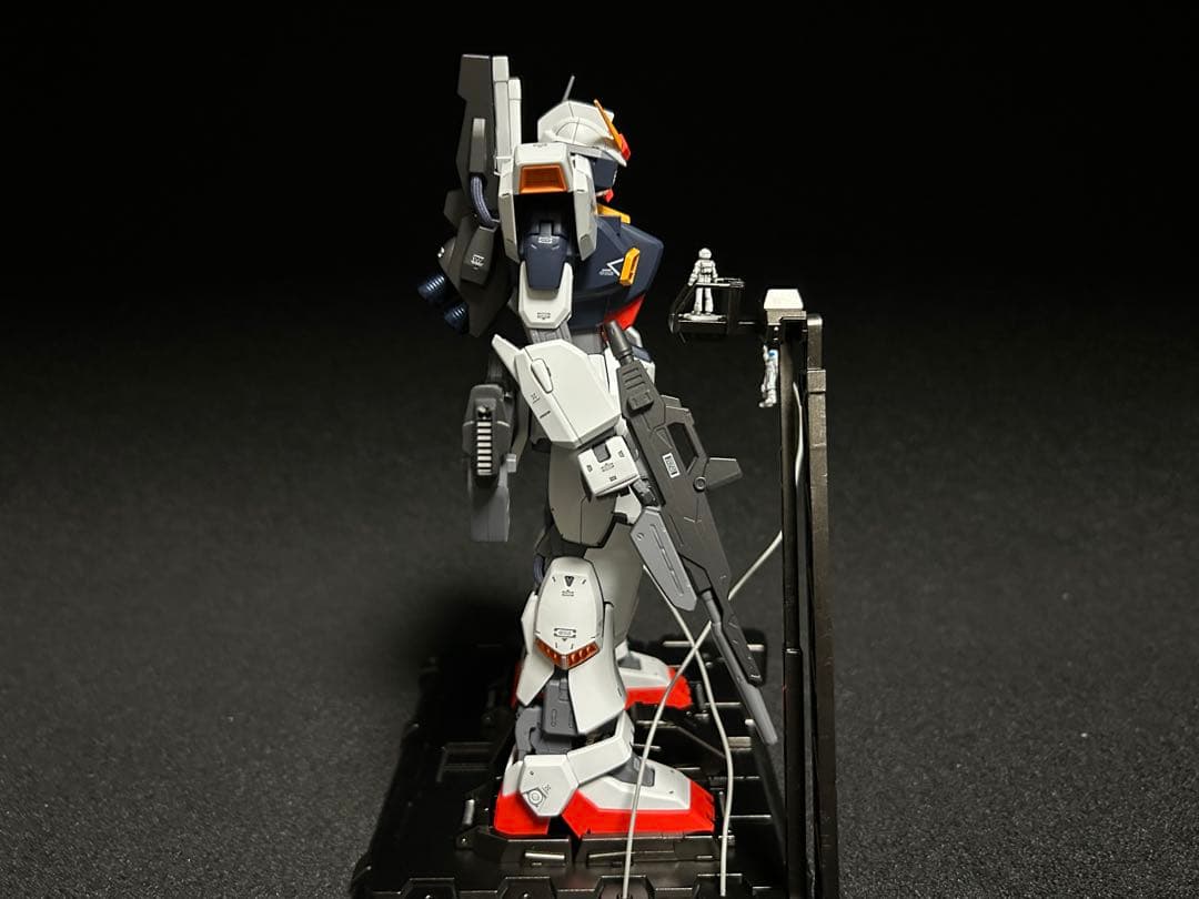 MGガンダムMK2 バージョン2塗装完成品　デッキクルー台座付き