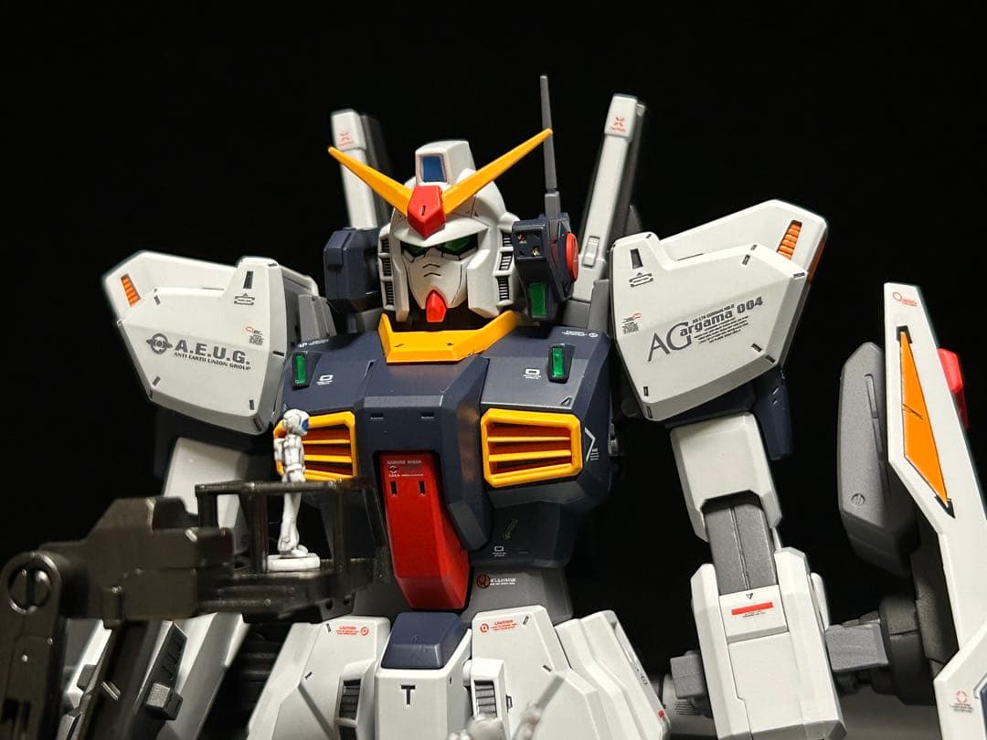 MGガンダムMK2 バージョン2塗装完成品　デッキクルー台座付き
