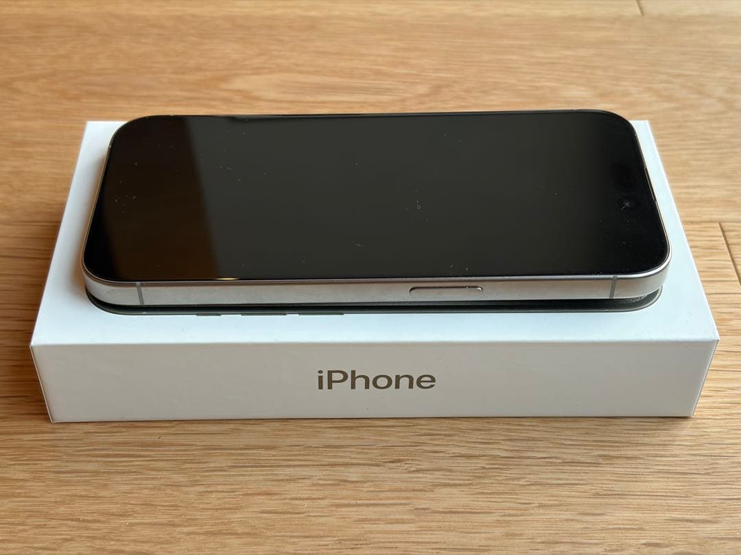 iPhone 15 Pro 256GB　ナチュラルチタニウム