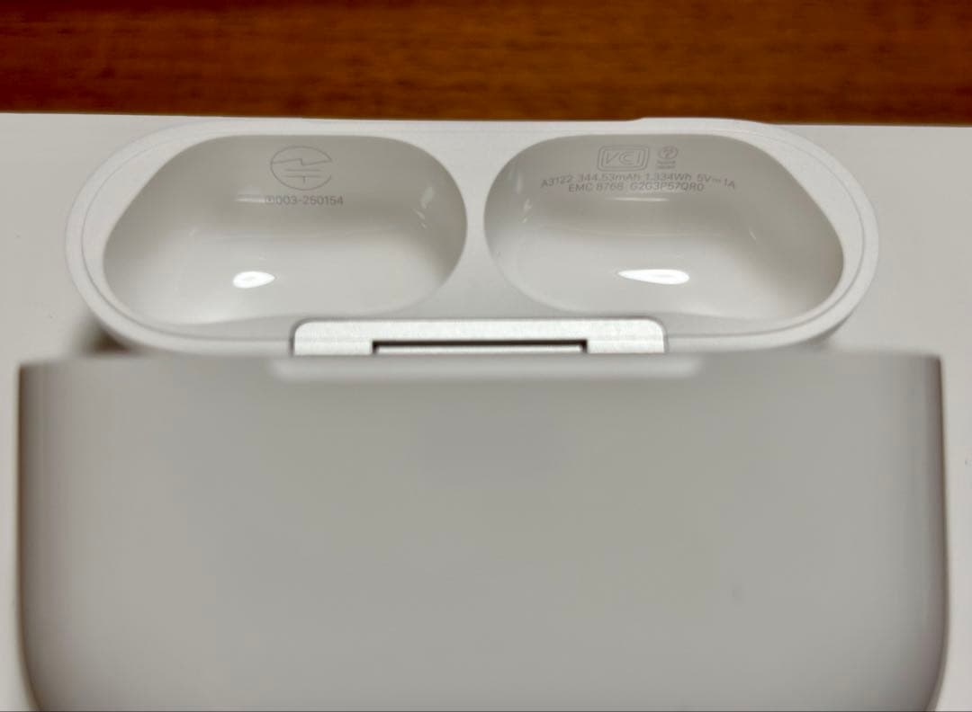 Apple AirPods Pro 第3世代　充電ケースのみ