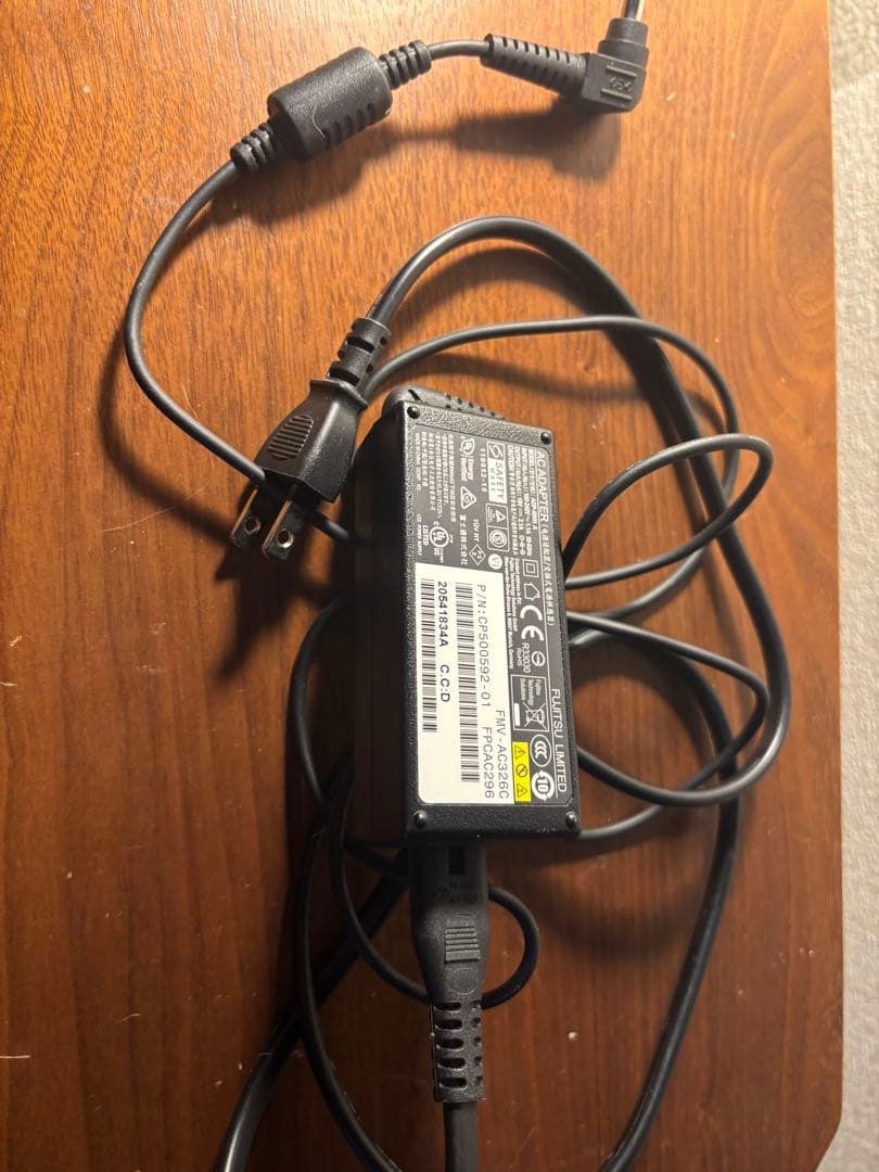 その他ノートPC本体 Fujitsu LIFEBOOK UH90/D2