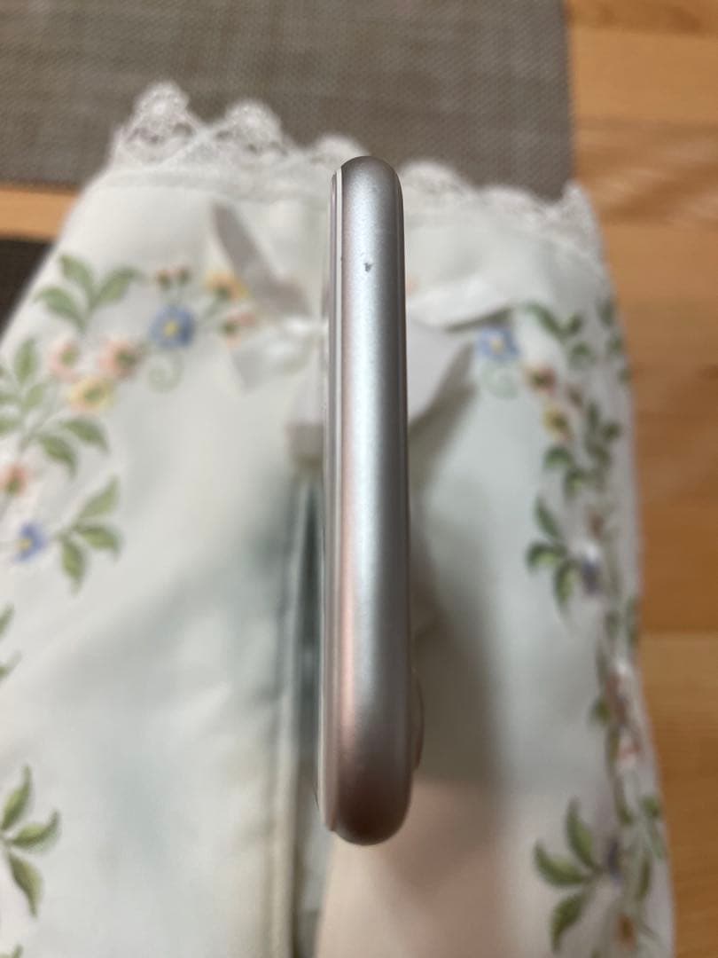 Apple iPhone 7 シルバー 本体 32G