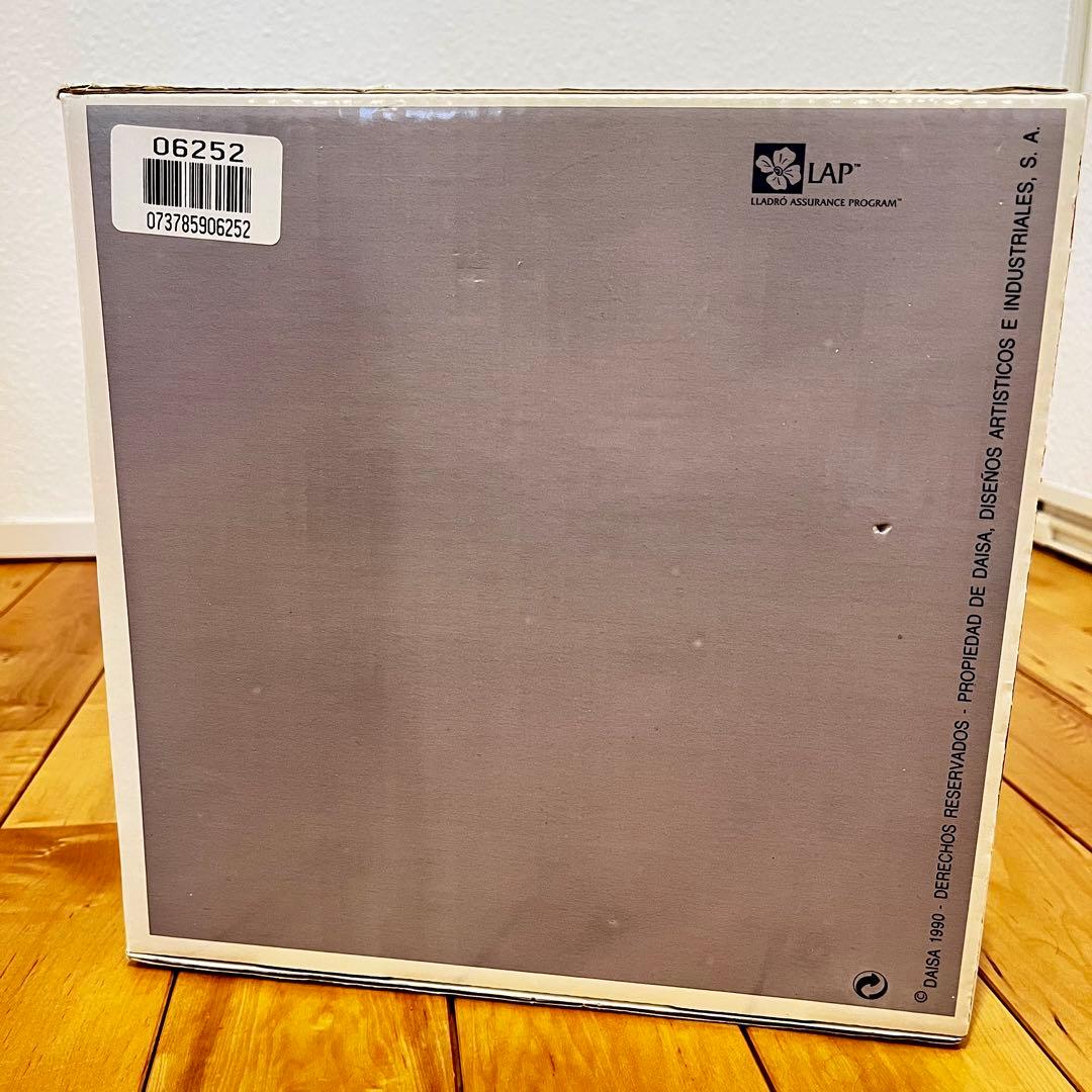 リヤドロ　花と少女　6252【未使用品】