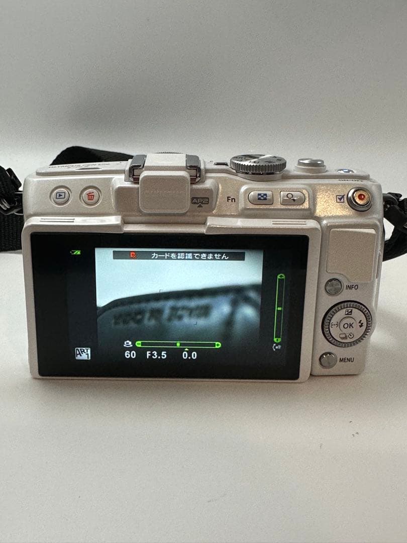 OLYMPUS OLYMPUS）のミラーレス「PEN Lite E-PL6」