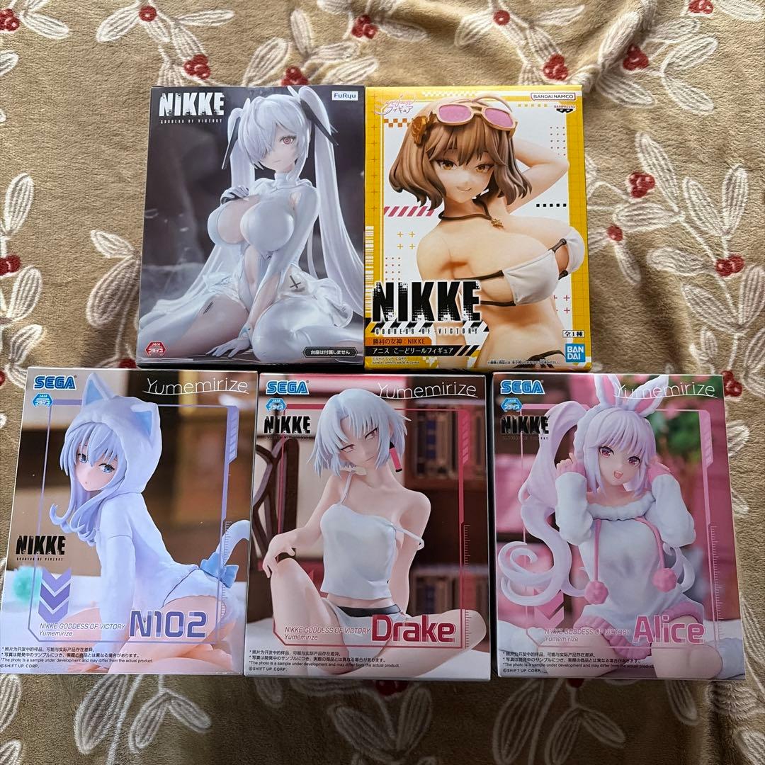 勝利の女神NIKKE フィギュア5体　クリアポスターセット
