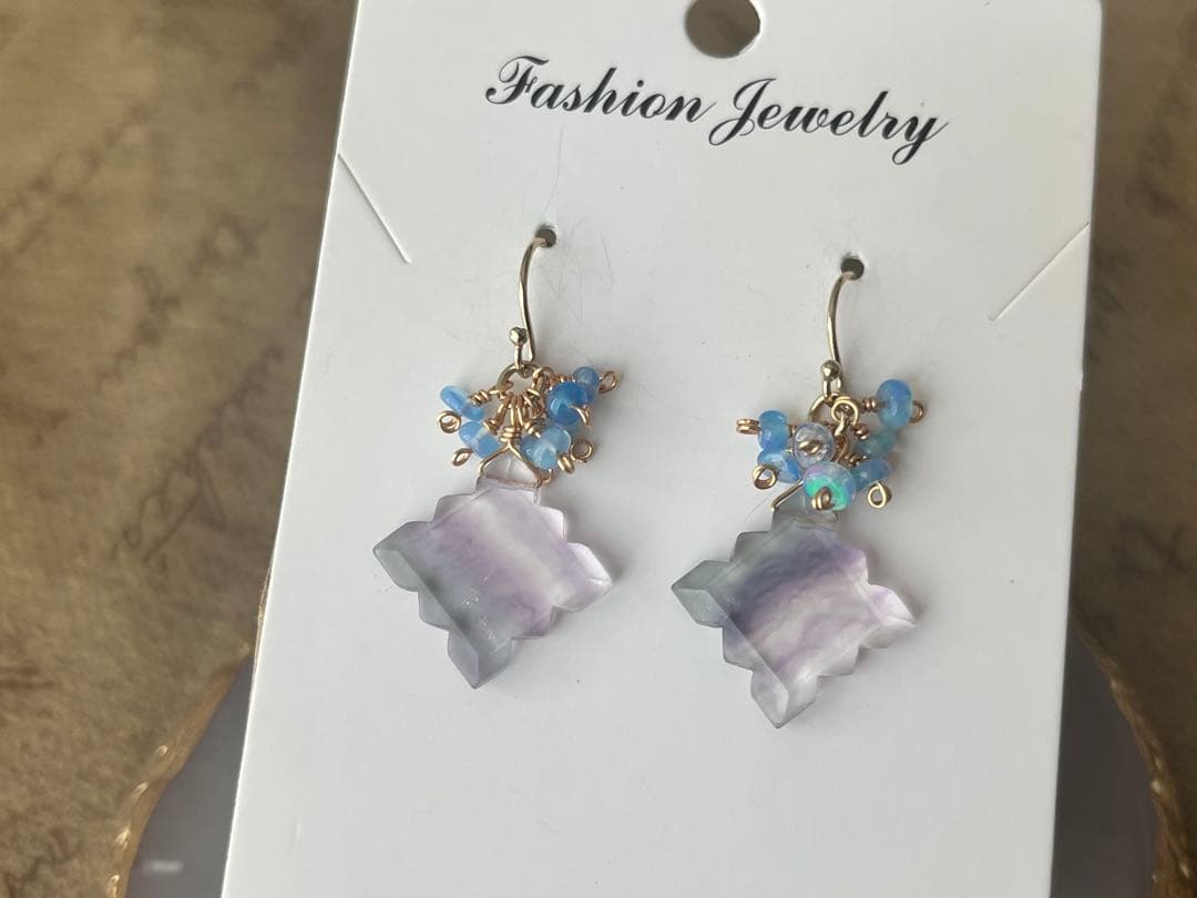 フローライトのカットが可愛いピアス