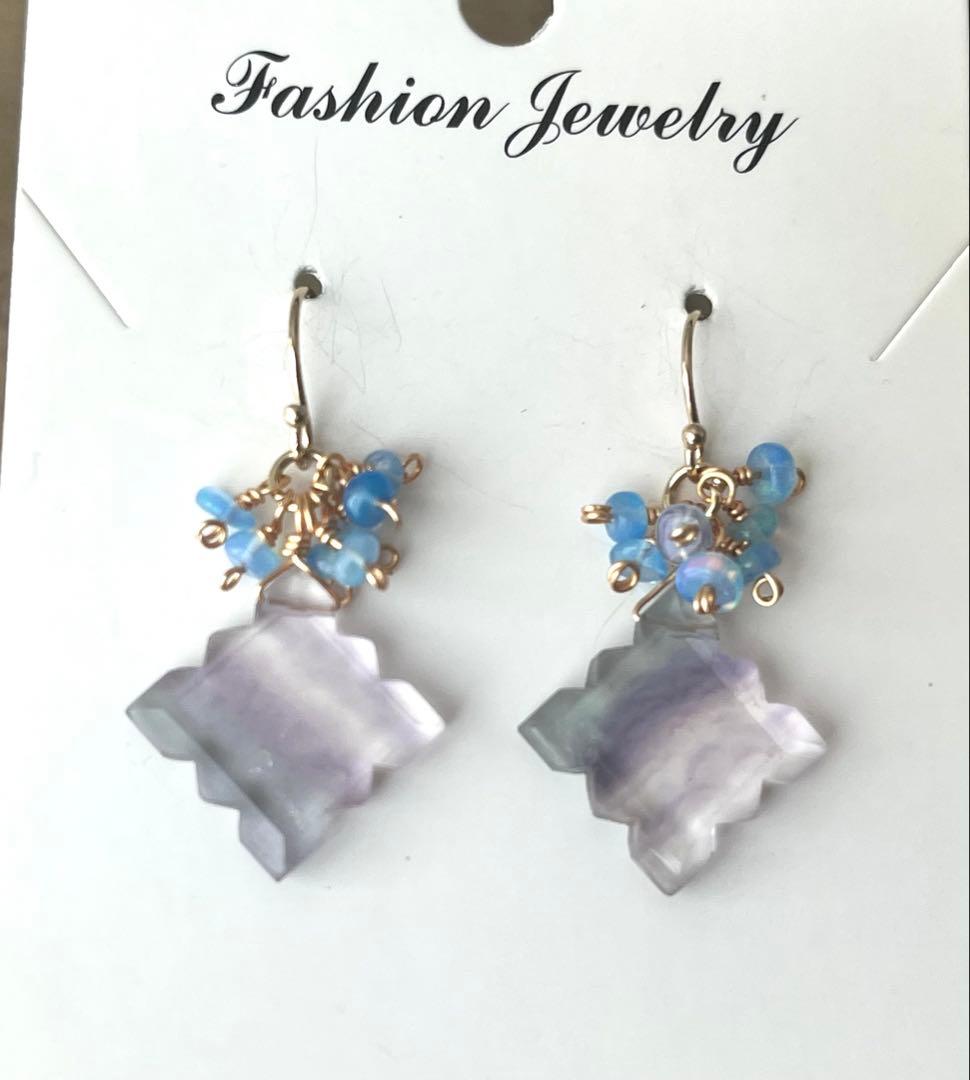 フローライトのカットが可愛いピアス