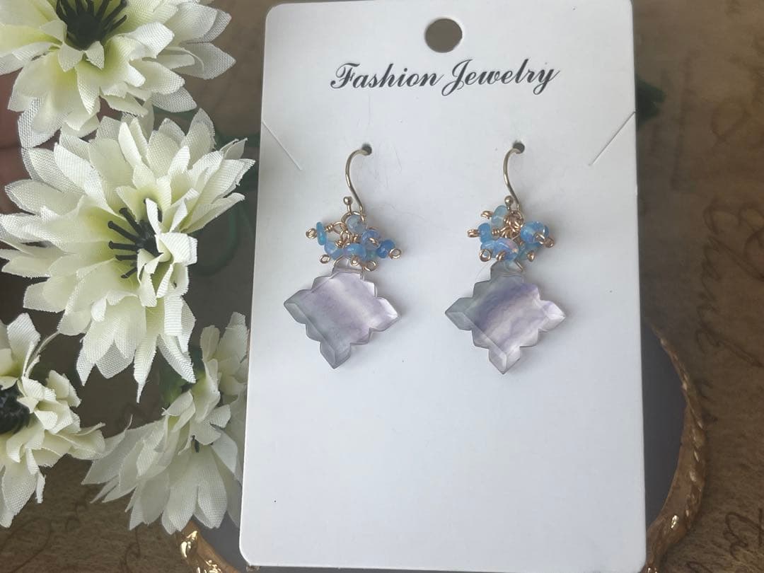 フローライトのカットが可愛いピアス