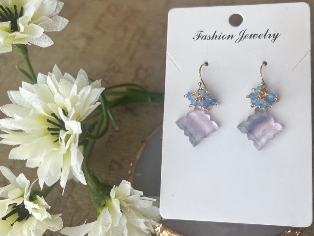 フローライトのカットが可愛いピアス