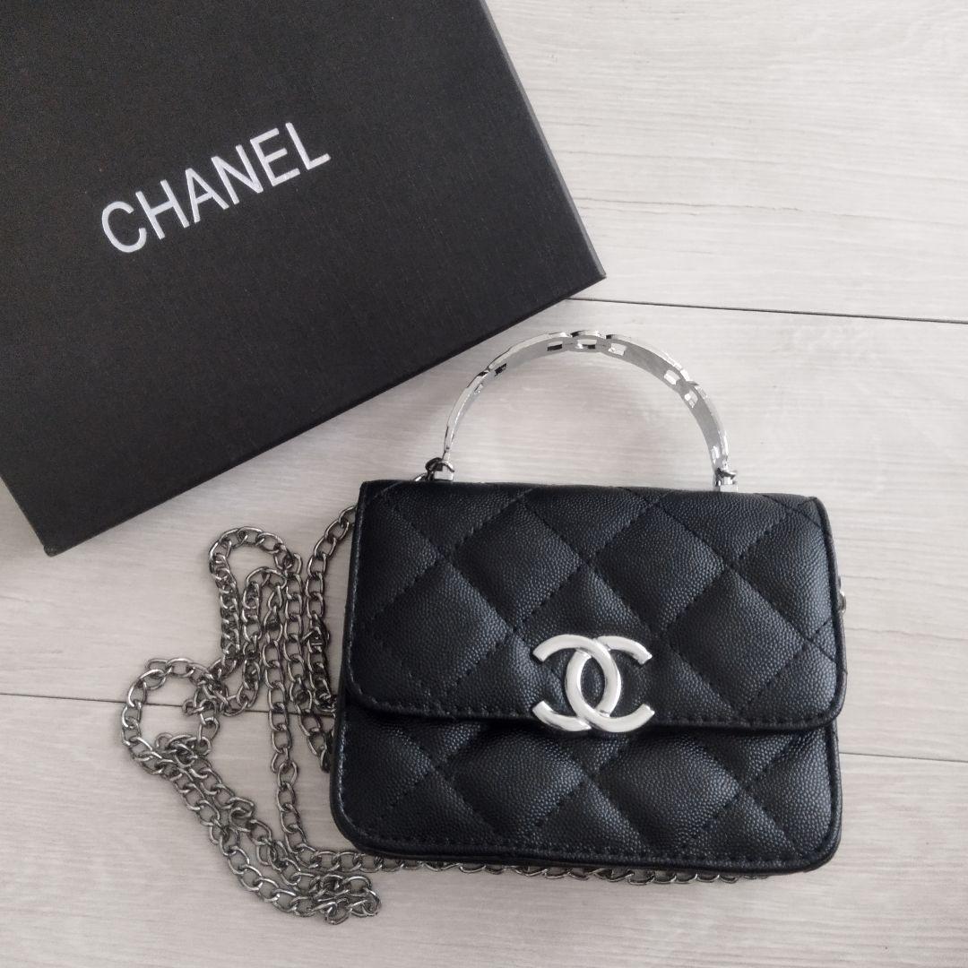 CHANEL シャネル　ノベルティ　 ブラックレザーハンドバッグ