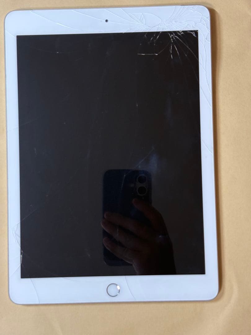 iPad 第6世代wifi+cellular32GBシルバー 本体