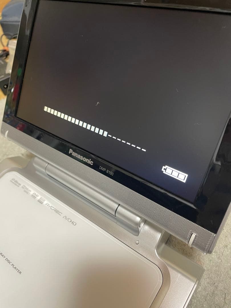 Panasonic DMP-B100 ポータブルブルーレイディスクプレーヤー