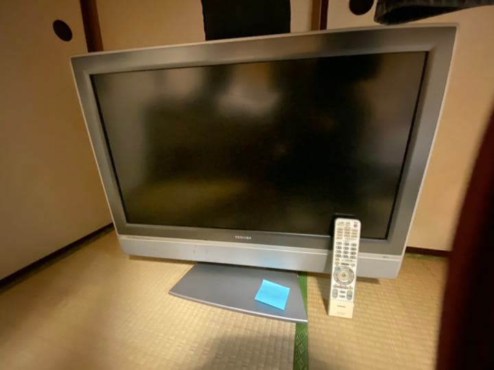 TOSHIBAの32インチのテレビです。