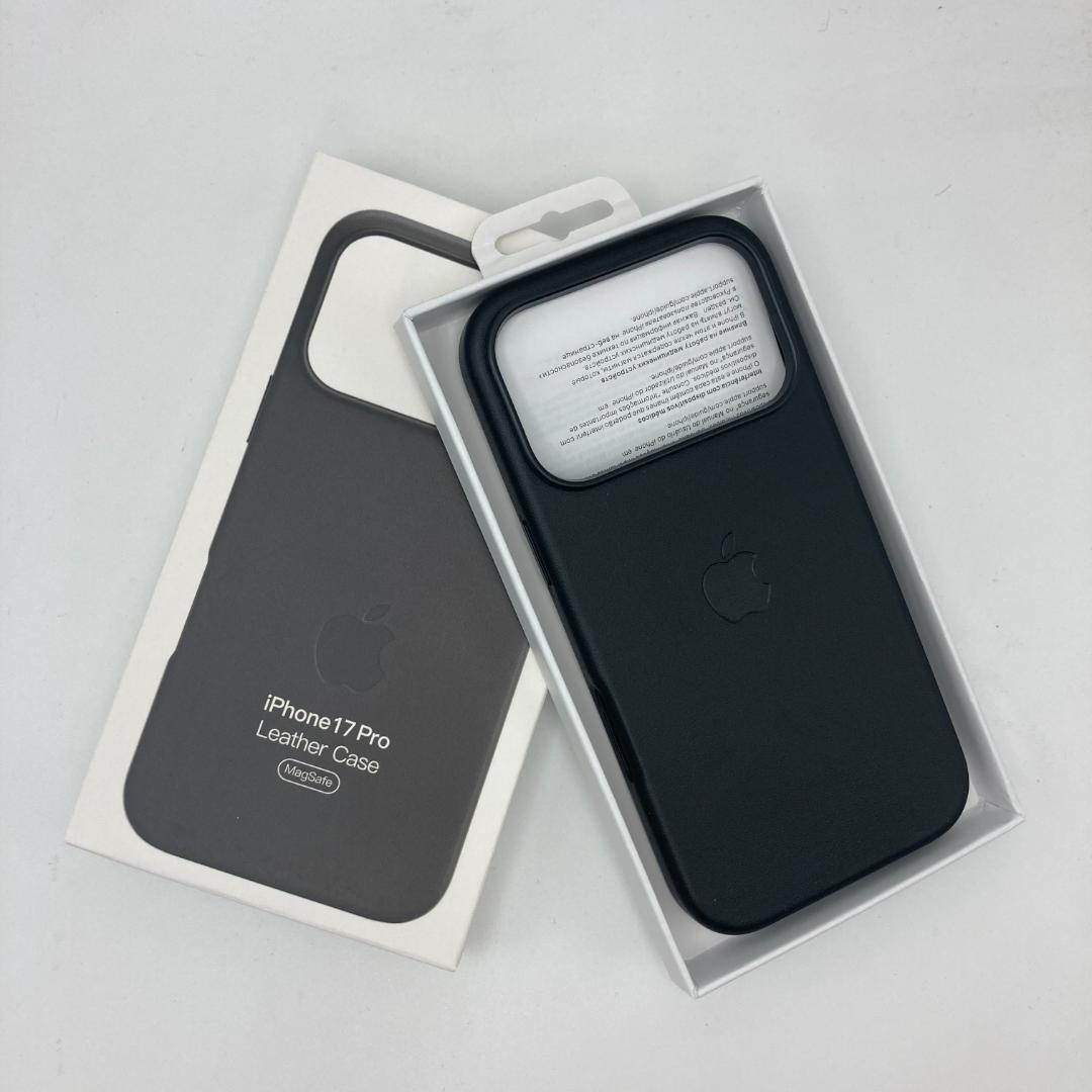 モモ　新品　純正互換品-iPhone17pro レザーケース ブラック２点