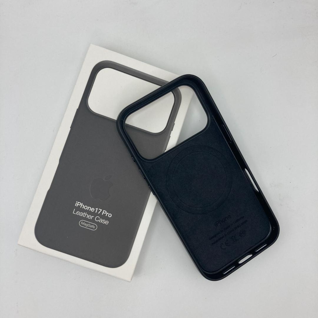 モモ　新品　純正互換品-iPhone17pro レザーケース ブラック２点