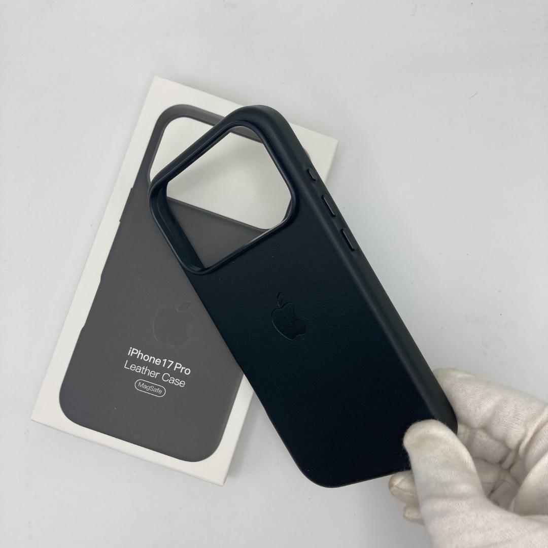 モモ　新品　純正互換品-iPhone17pro レザーケース ブラック２点