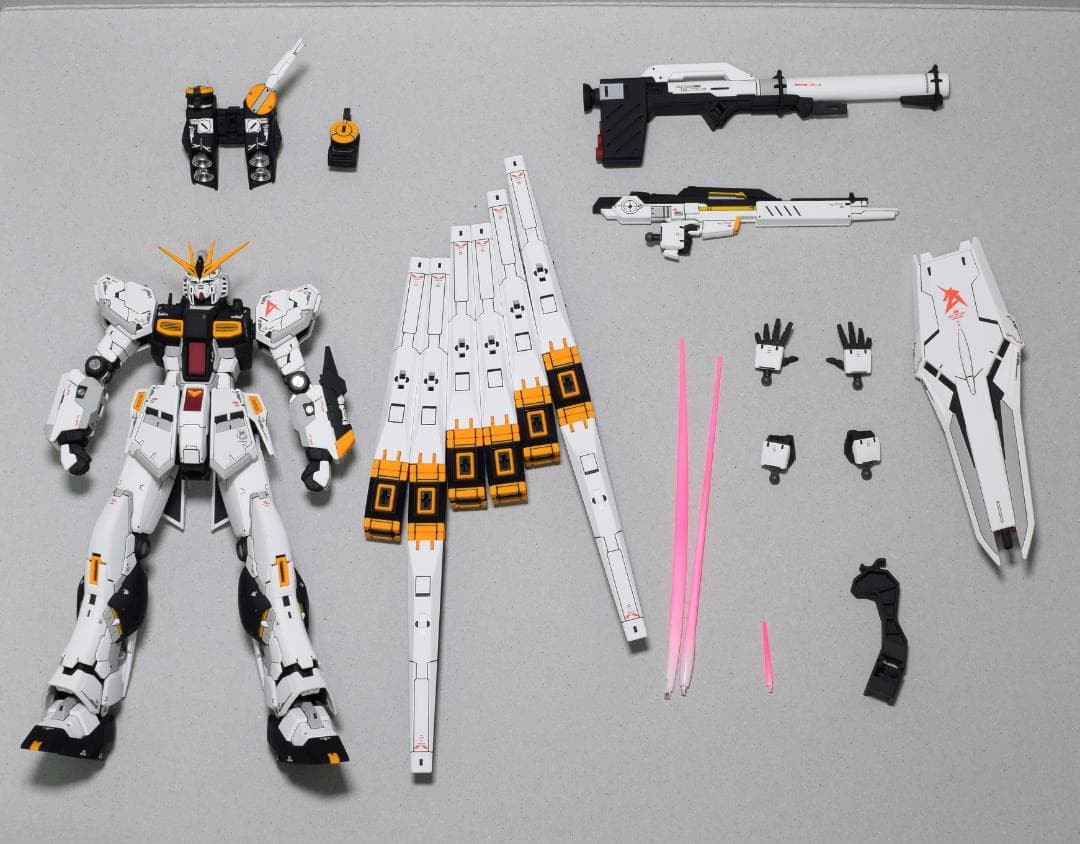 塗装済み完成品 RGニューガンダム