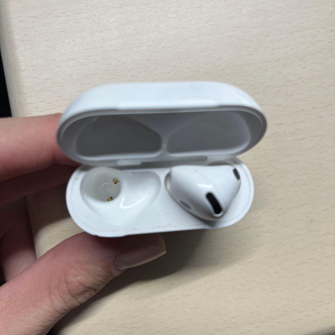AirPods第四世代ノイズキャンセリングケース付き　右耳