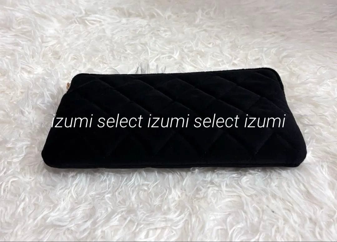 CHANELビューティーノベルティカメリアペンダント付ブラックベルベットクラッチ