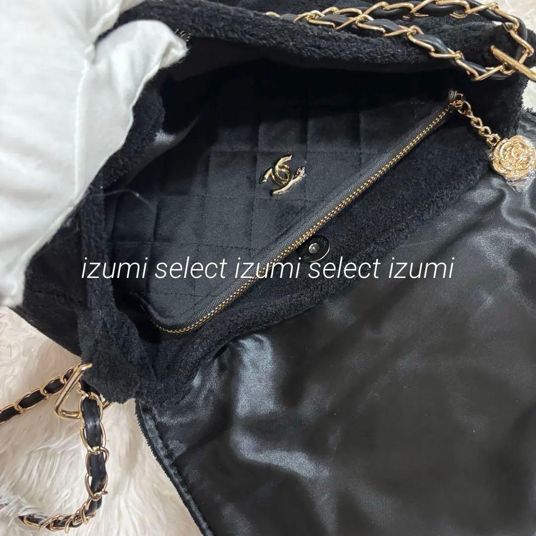 CHANELビューティーノベルティカメリアペンダント付ブラックベルベットクラッチ