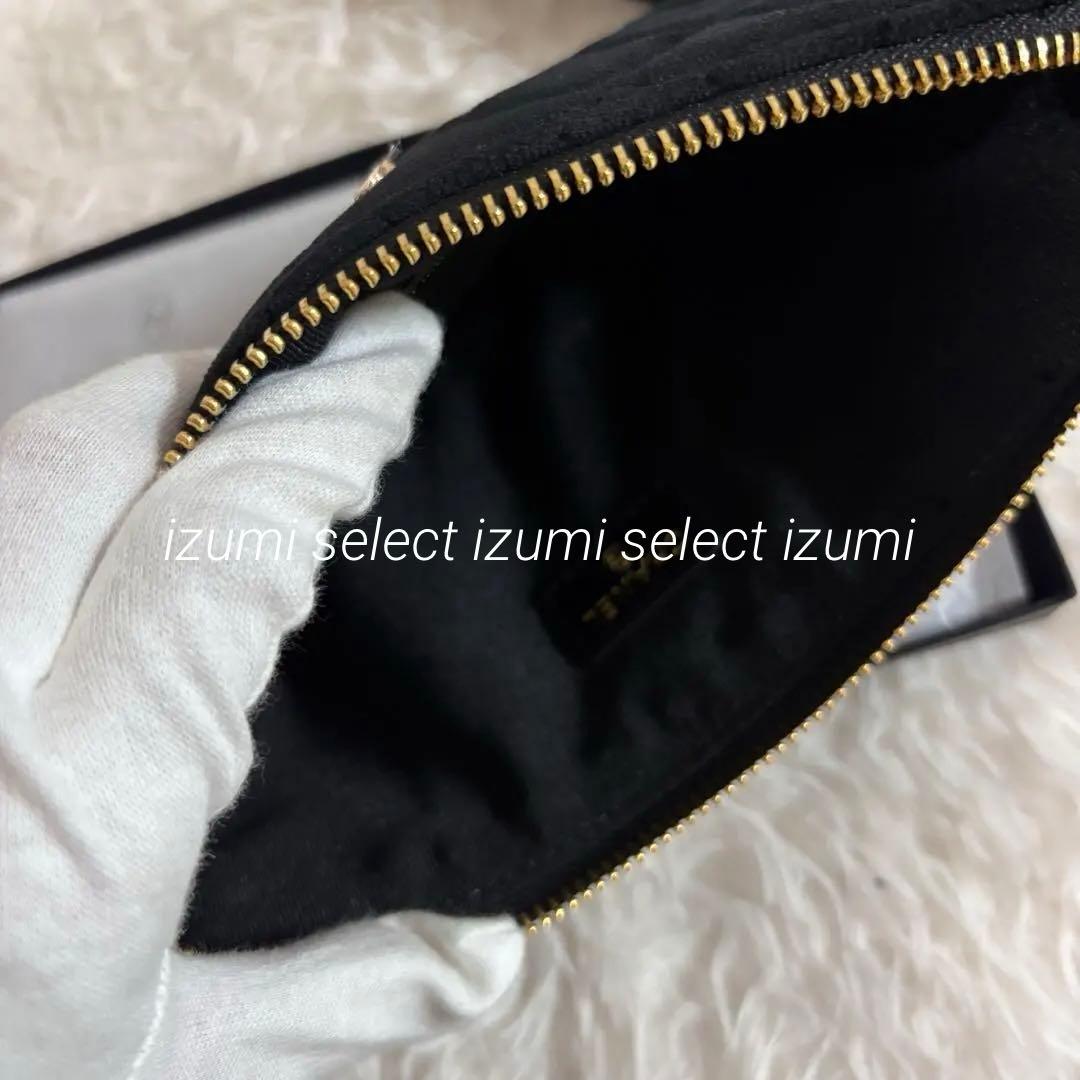 CHANELビューティーノベルティカメリアペンダント付ブラックベルベットクラッチ