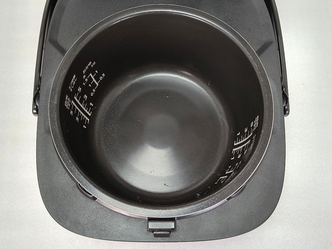 26 22年製パナソニック　Panasonic SR-FE101 IH炊飯器